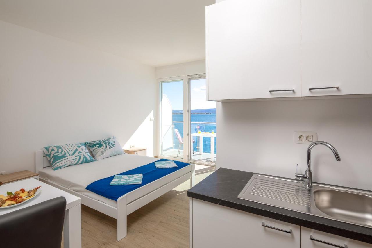 Absolute Beach Holidays Apartment Dugi Rat Exterior photo