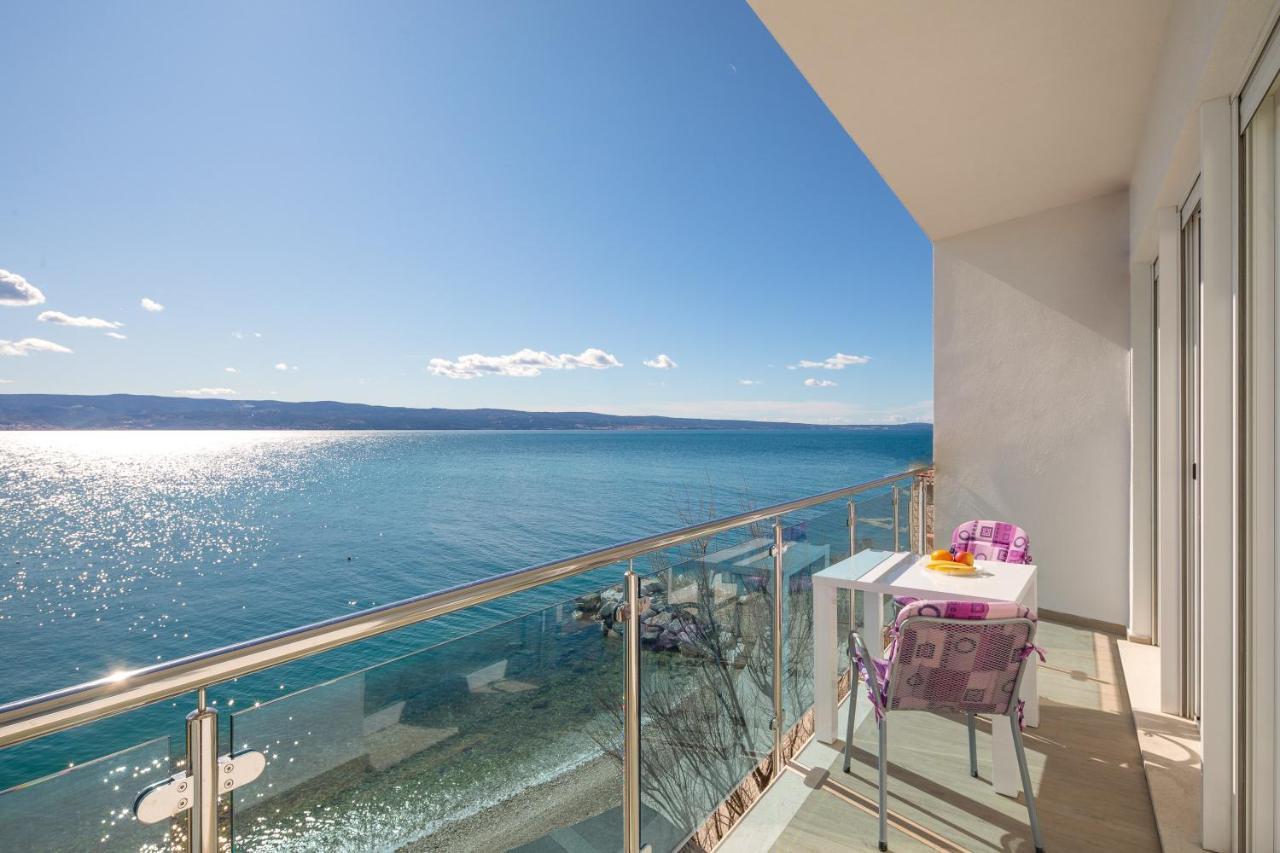 Absolute Beach Holidays Apartment Dugi Rat Exterior photo