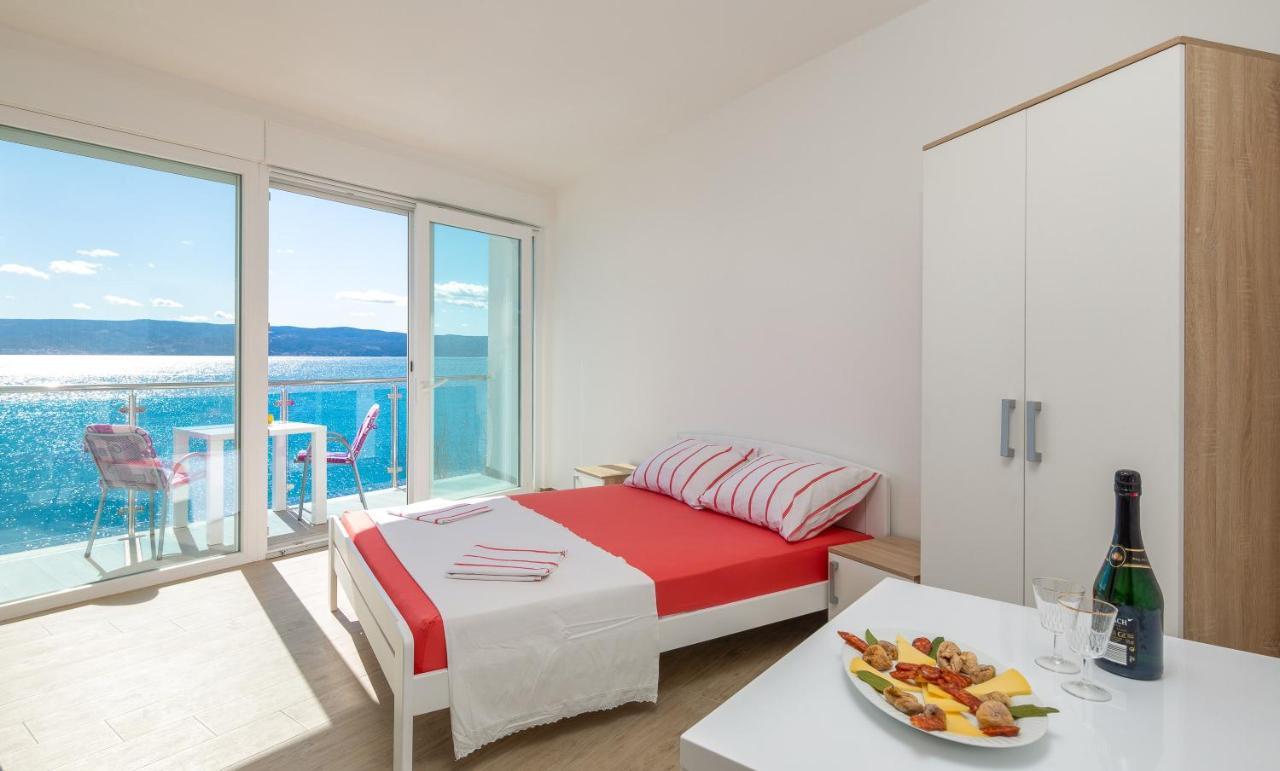 Absolute Beach Holidays Apartment Dugi Rat Exterior photo